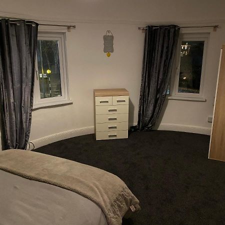 Spacious 2 Bed Apartment, Close To Village Shops Cardiff Luaran gambar