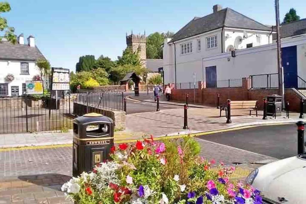 Spacious 2 Bed Apartment, Close To Village Shops Cardiff Luaran gambar