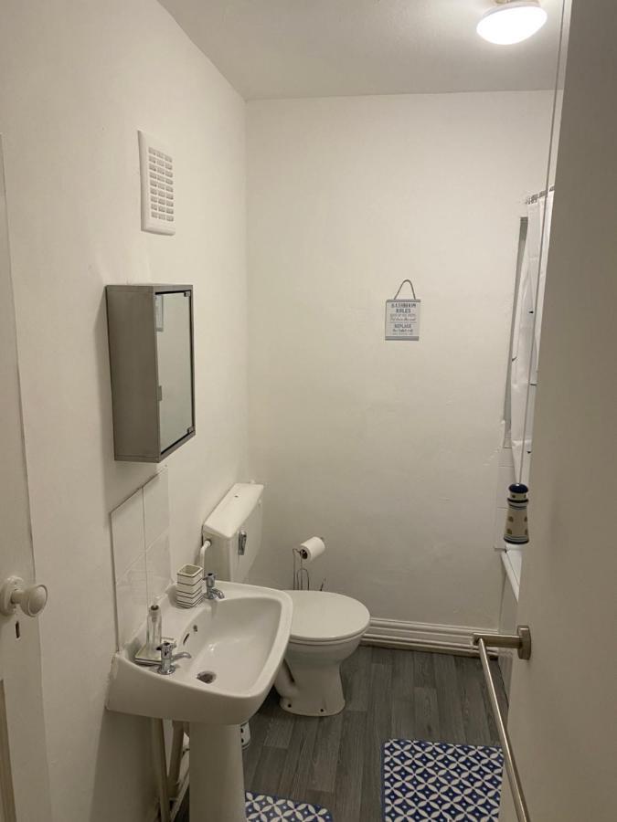 Spacious 2 Bed Apartment, Close To Village Shops Cardiff Luaran gambar