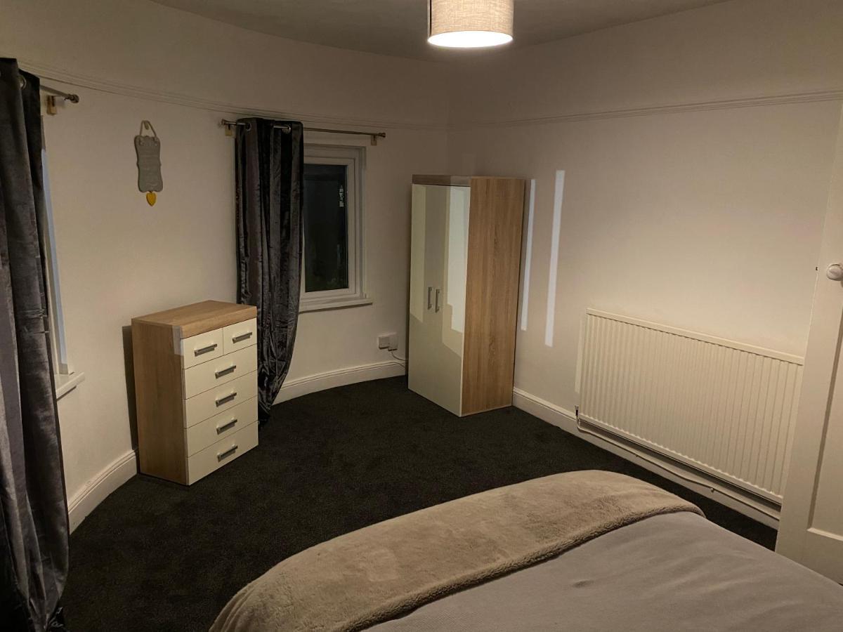 Spacious 2 Bed Apartment, Close To Village Shops Cardiff Luaran gambar
