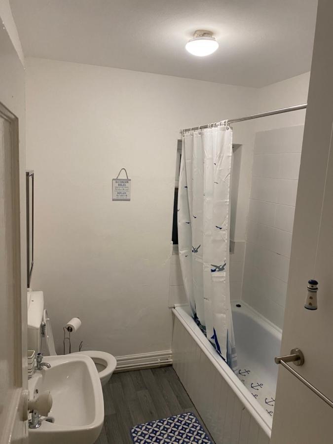 Spacious 2 Bed Apartment, Close To Village Shops Cardiff Luaran gambar