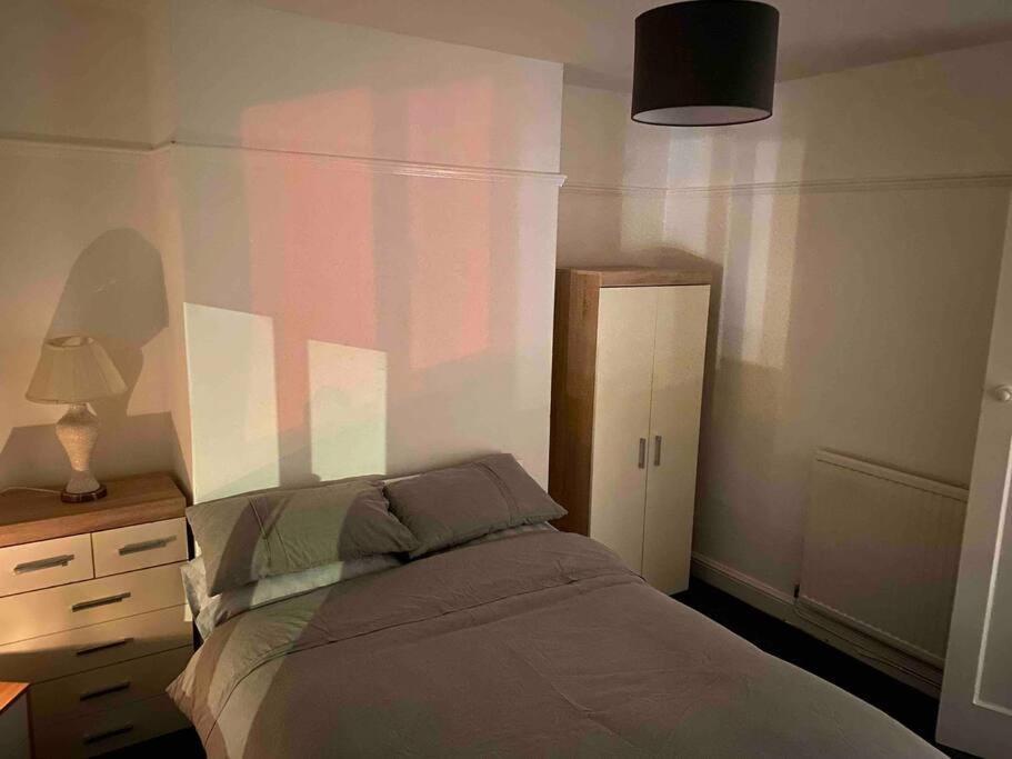 Spacious 2 Bed Apartment, Close To Village Shops Cardiff Luaran gambar